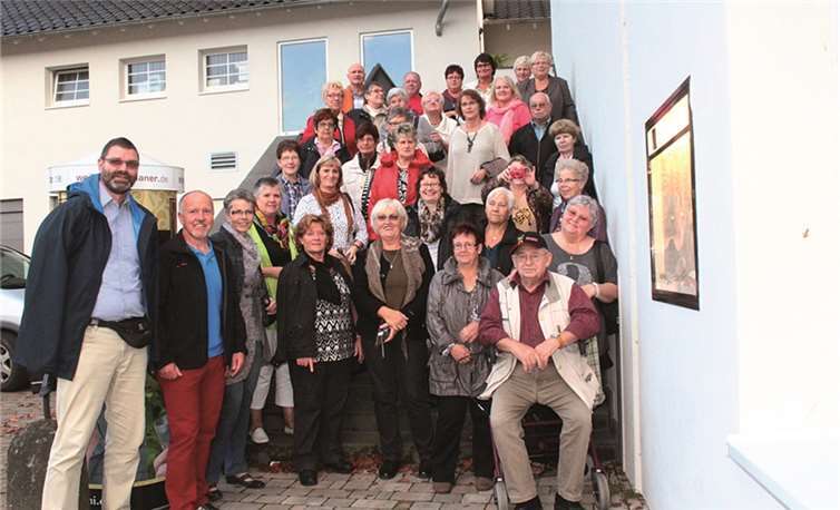 Alle Teilnehmer freuen sich auf die Weinprobe.privat