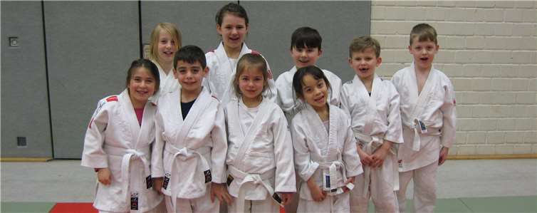 Alle Teilnehmer konnten ihre erste Gürtelprüfung bestehen. privat