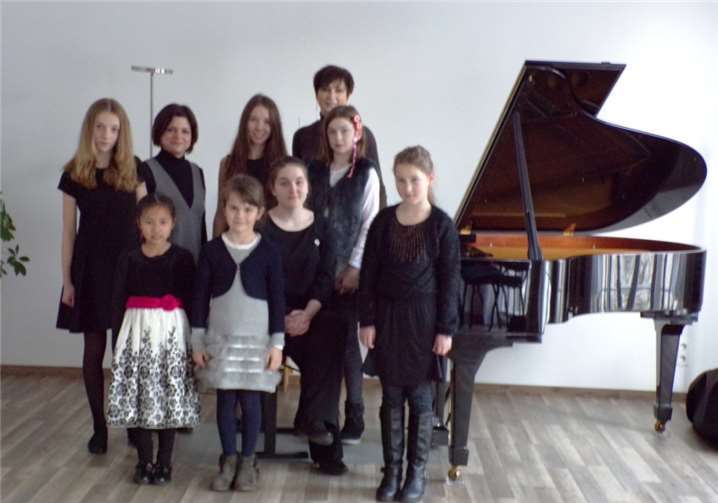 Alle Teilnehmer von Helena‘s Musikschule erreichten in ihrer jeweiligen Altersklasse einen ersten Platz. Privat