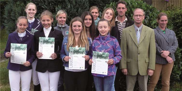 Alle Teilnehmerinnen konnten Urkunden und Anstecker in Empfang nehmen.privat