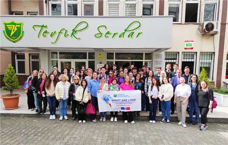 Alle Teilnehmer*innen trafen sich zum gemeinsamen Kennenlernen.  Foto: Sarah Eckstein