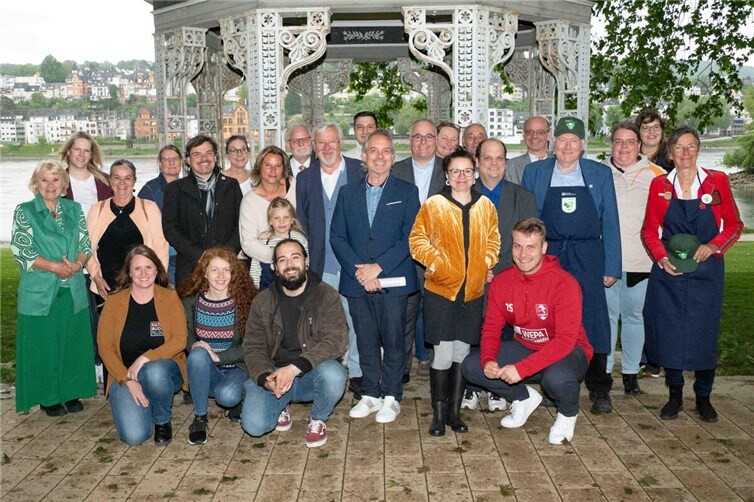 Alle Teilnehmerinnen und Teilnehmer bei der Ausschüttungsveranstaltung der Joho-Schängel-Stiftung.