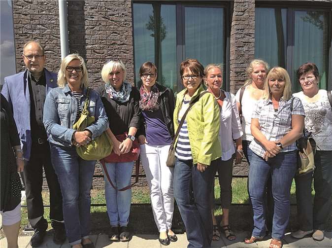 Alle Teilnehmerinnen und Teilnehmer vom Netzwerk Demenz waren derart von “De Hogeweyk” beeindruckt, dass bereits auf der Heimfahrt diskutiert wurde, ob ähnliche Wohnformen für Menschen mit Demenz auch in Rheinland-Pfalz realisierbar und gewollt sind.