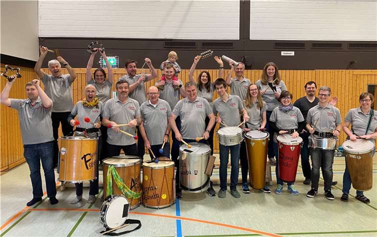 Alle Teilnhemer konnten sich an den Sambatrommeln ausprobieren.  Foto: privat