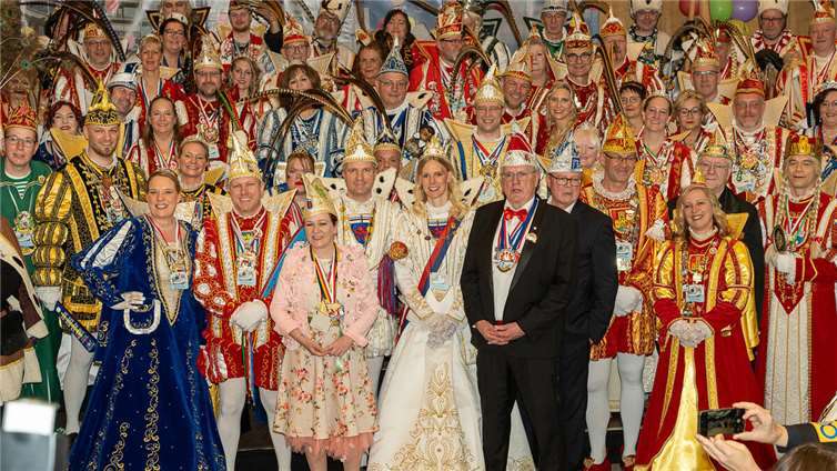 Alle Tollitäten bekamen den aktuellen Orden des Landrats.