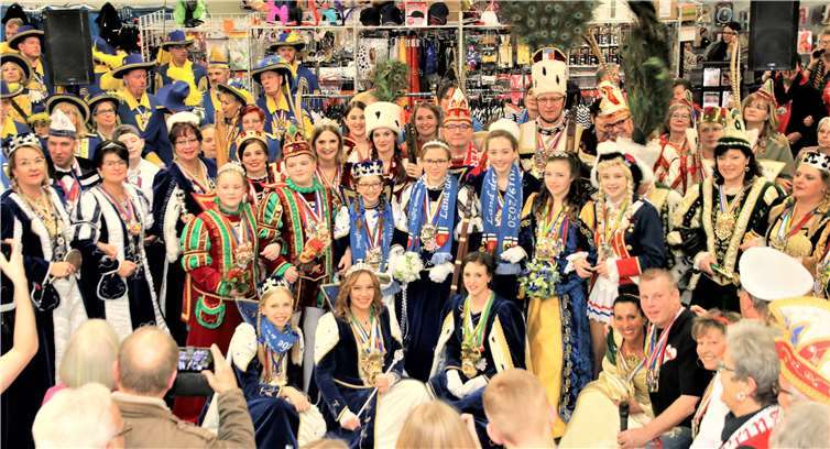 Alle Tollitäten stellen sich gerne für ein Erinnerungsfoto ins Rampenlicht.Fotos: EICH