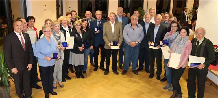 Alle Träger des Ehrenamtspreises 2017.UP