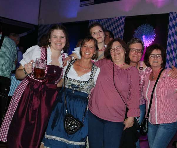 Alle amüsierten sich prächtig auf dem Fest.UP