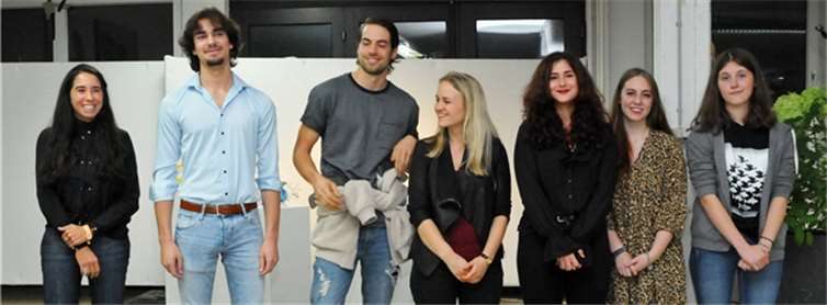 Alle anwesenden jungen Künstlerinnen und Künstler des Nachwuchswettbewerbs.  RASCH