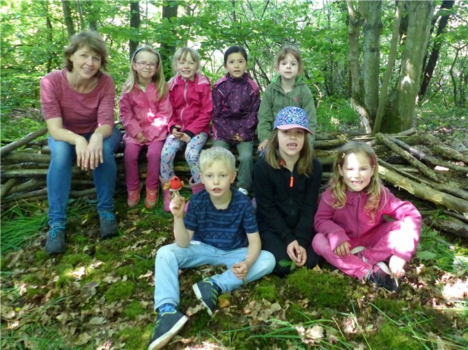 Alle bauten gemeinsam ein großes, gemütliches Vogelnest aus Stöcken, Ästen, Moos und verschiedenen Gräsern. privat