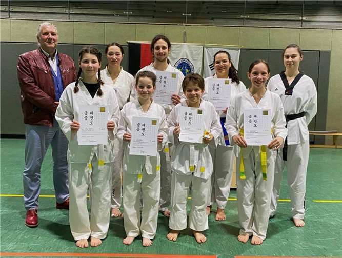 Alle bestanden die Prüfung und dürfen sich nun über den Erhalt der nächsten Gürtelstufe freuen.  Foto: privat