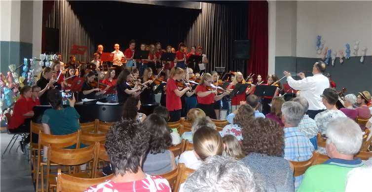 Alle beteiligten Musiker bei ihrem gemeinsamen Auftritt.