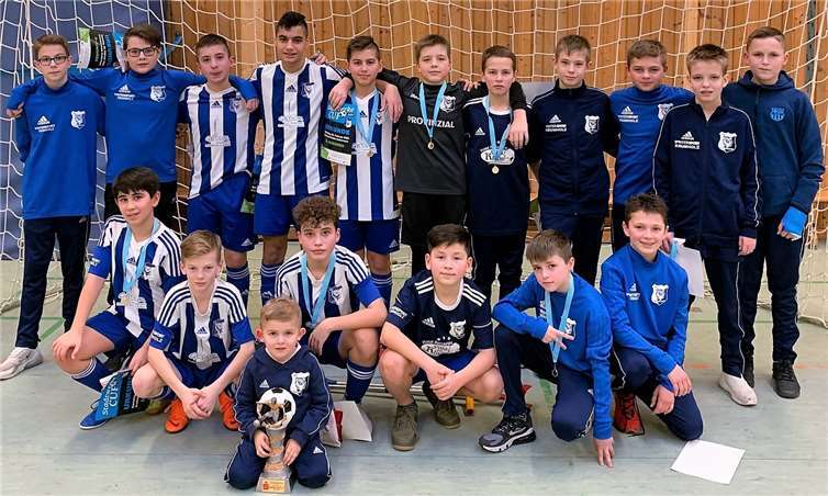 Alle drei Mannschaften des FC Andernach, die Bambinis (oben), die E-Junioren (Mitte) und die D-Junioren (unten) waren beim Stadtwerke-Cup im Einsatz und präsentierten sich nicht nur sportlich, sondern auch drumherum als homogene und sympathische Gruppe.Foto: FC Andernach