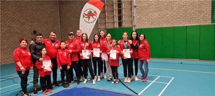 Alle freuen sich über die Auszeichnungen.  Foto: privat