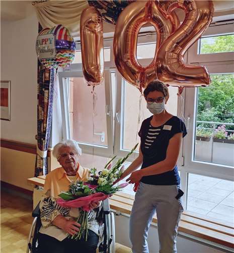 Alle freuten sich mit der Jubilarin. Foto: Pro Seniore