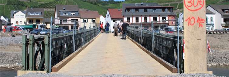 Alle gängigen Fahrzeuge können die Brücke nutzen.