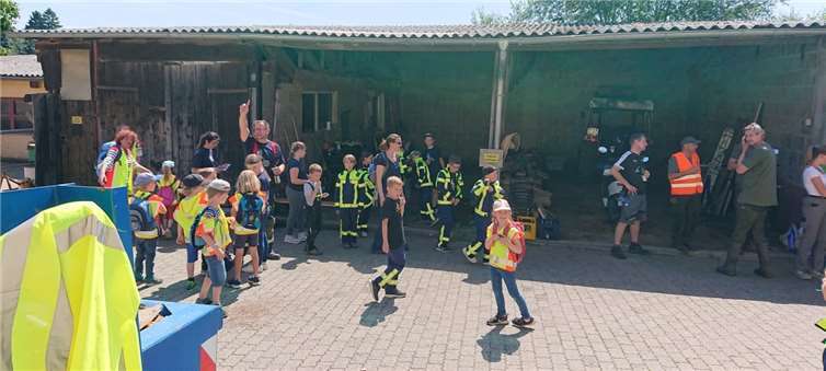 Alle haben mit ihrem Engagement zum Erfolg dieser Aktion beigetragen, bei der ca zehn Kubikmeter achtlos weggeworfener oder auch illegal entsorgter Müll gesammelt wurden.Foto: privat