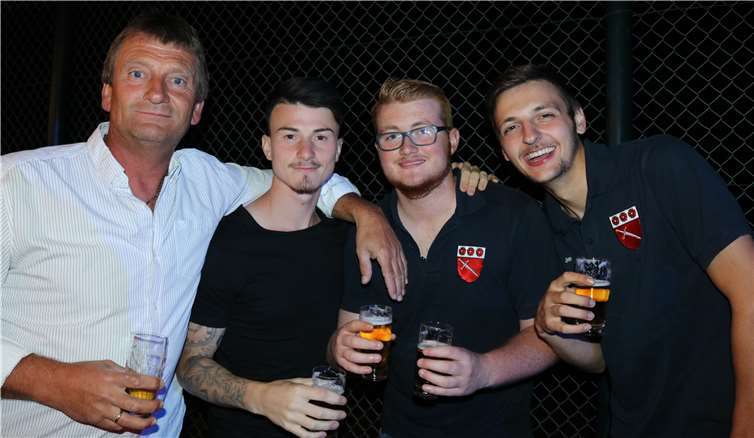 Alle hatten Spaß bei der von der Dorfjugend organisierten Beachparty. UP