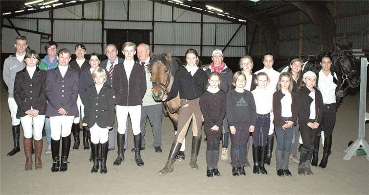 Alle hatten ihre Prüfungen bestanden und waren sehr glücklich darüber. UM