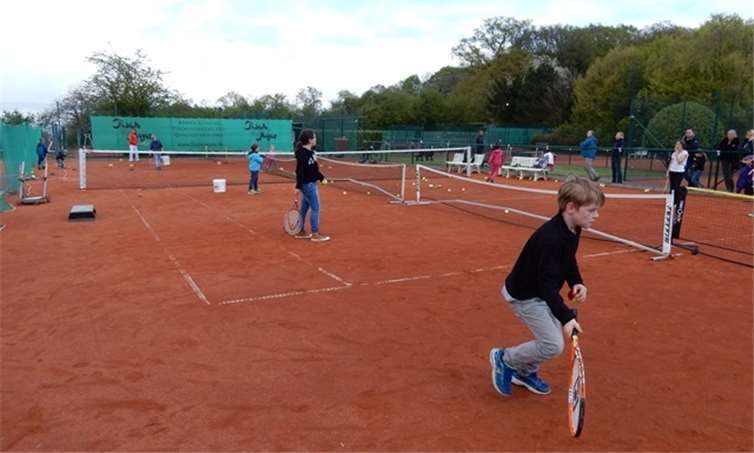 Alle in Aktion beim Schnuppertraining.