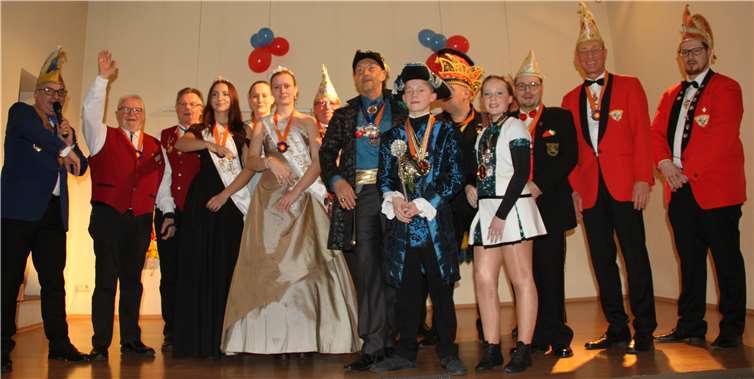 Alle kamen, um zu gratulieren. Fotos: MFU