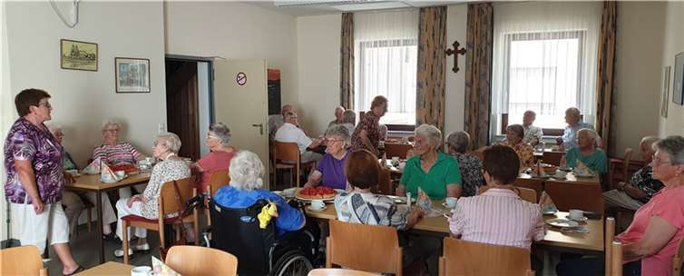 Alle ließen sich den herrlichen Erdbeerkuchen schmecken.  Foto: privat