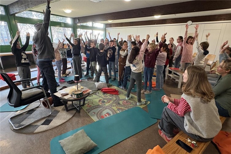 Alle machen begeistert mit.