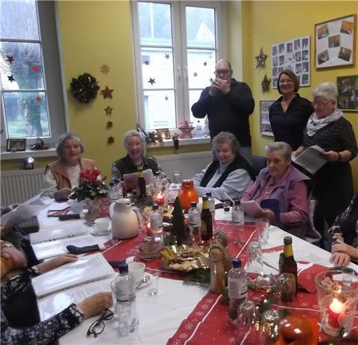 Alle sangen bei den Weihnachtsliedern mit.Foto: Peter Kirst