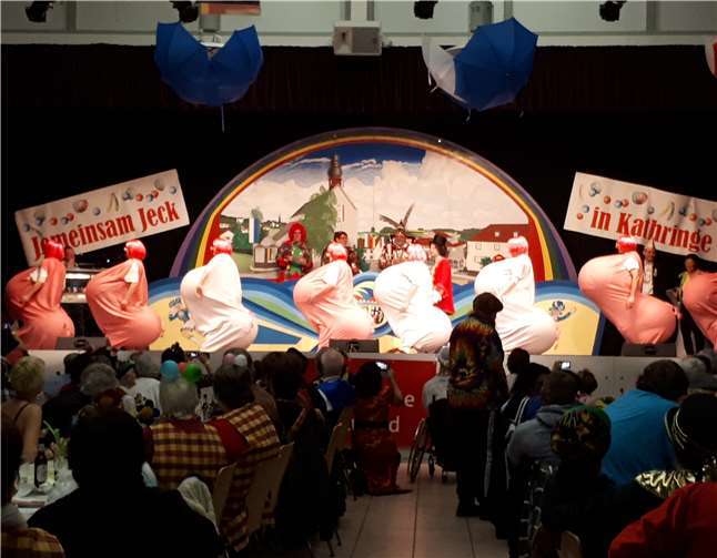 Alle sechs Möhnenvereine und die Werkstatt für Menschen mit Behinderungen aus St. Katharinen gestalteten ein gemeinsames programm. privat