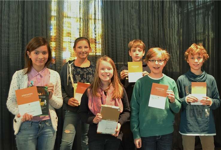 Alle sechs Teilnehmer erhielten als Anerkennung ihrer Leistung eine Urkunde und einen Buchpreis. privat