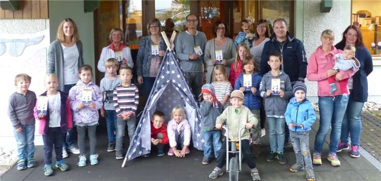 Alle sind froh über das „Schatzkästchen“, denn davon können den Kindern tolle neue Materialien, Spielsachen oder Exkursionen ermöglicht werden. privat