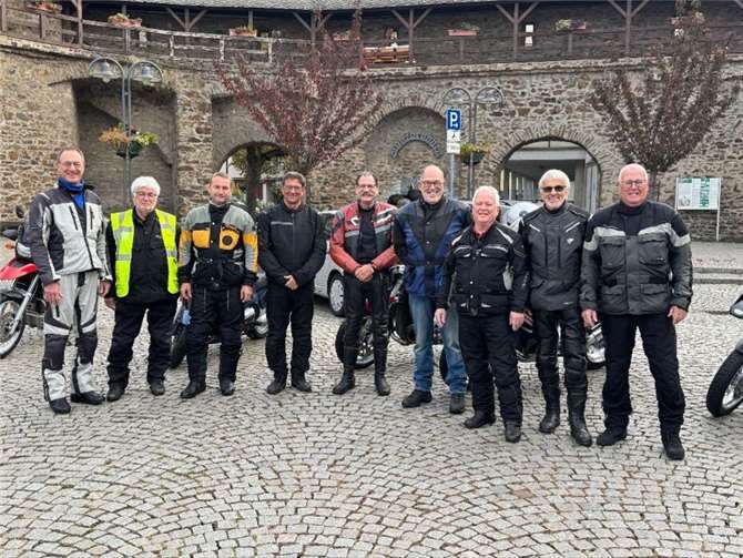 Alle trafen sich mit den Motorrädern am Salhofplatz.Fotos: Marco Reiländer