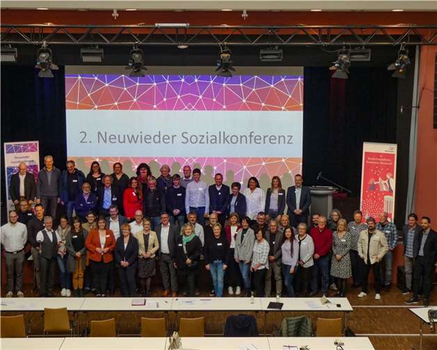 Alle ziehen an einem Strang, um soziale Gerechtigkeit zu stärken: Das Format „Sozialkonferenz“ bringt Akteure in Neuwied enger zusammen.  Foto: Stadt Neuwied/Sandra Mette