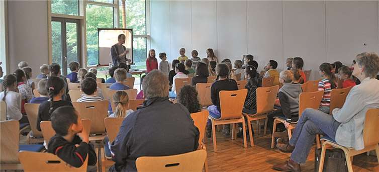 Alle zwei Jahre gibt es, in Kooperation mit der örtlichen Grundschule St. Martin, eine Autorenlesung in der Evangelischen Öffentlichen Bücherei Remagen mit Stefan Gemmel.privat
