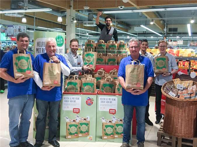 Alleine 90 Tüten spendeten die Schottland-Freunde in Kettig für die Aktion „Gemeinsam Teller füllen“. Privat