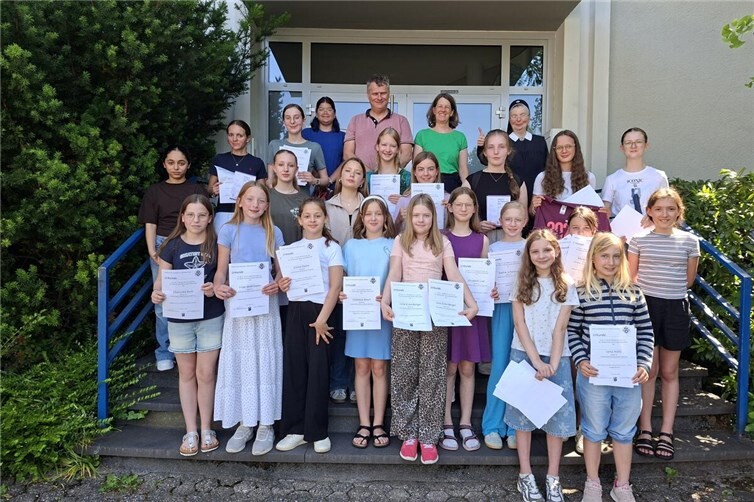 Allen Teilnehmerinnen gratulierten Schulleiterin Schwester M.Gabriele und die Fachkonferenzleiter  Volker Lemke und Dorothee Bürger herzlich.