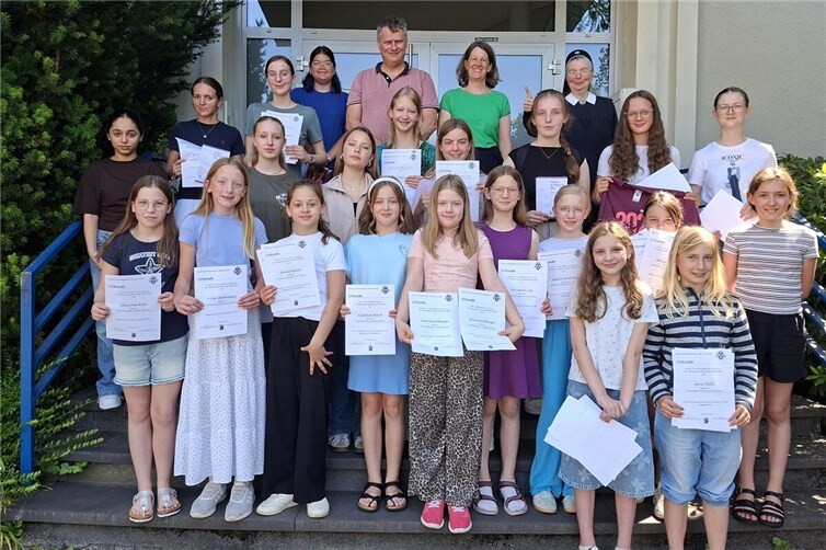 Allen Teilnehmerinnen gratulierten Schulleiterin Schwester M.Gabriele und die Fachkonferenzleiter Volker Lemke und Dorothee Bürger herzlich.