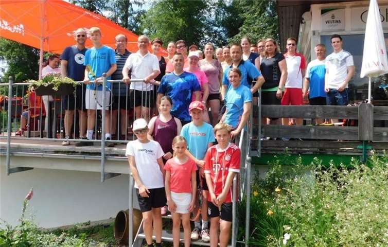 Allerbeste Laune herrschte bei den Teilnehmern des Schleifchenturniers.privat