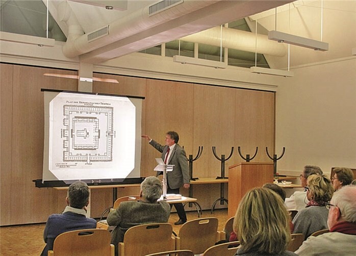 Allerhand Wissenswertes und Interessantes zum Thema „Warum braucht Israel einen Tempel?“ stellte Pfarrer Dr. Diethard Römheld in seinem Vortrag im Pfarrzentrum St. Martin vor. STEIN