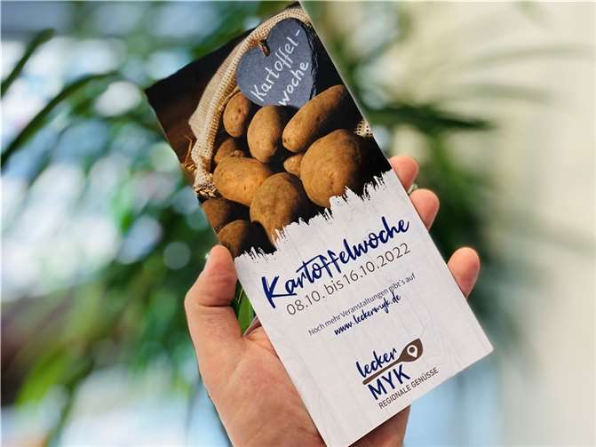 Neuer Flyer informiert über bevorstehende Kartoffelwoche Alles Wissenswerte rund um die vom 8. bis zum 16. Oktober stattfindende Kartoffelwoche, ihre Gastgeber und Aktionen gibt es jetzt in einem brandneuen Flyer nachzulesen. Foto: Kreisverwaltung Mayen-Koblenz