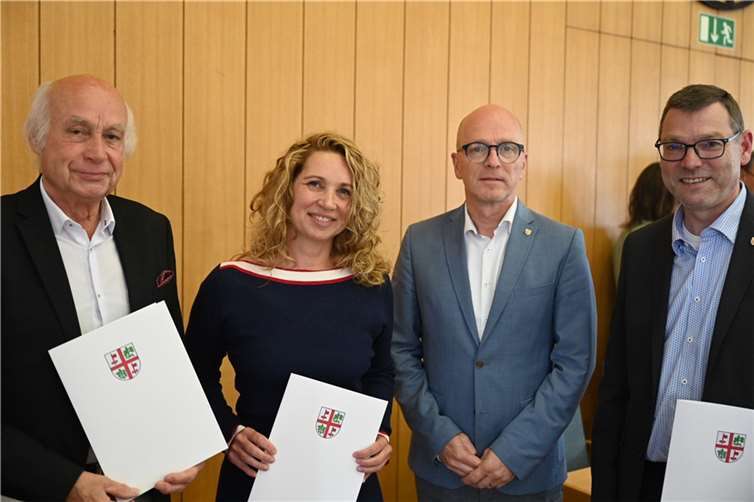 Alles beim Alten: Bernhard Mauel (Erster Beigeordneter und somit Bürgermeister), Natascha Lentes (Zweite Beigeordnete), Oberbürgermeister Dirk Meid und Thomas Schroeder (Dritter Beigeordneter) bilden auch weiterhin die Mayener Stadtspitze.  Fotos: SK
