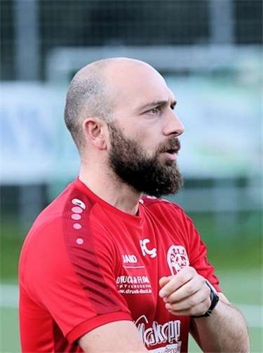 Alles im Blick hatte Fatih Cift auch in Gonsenheim. Seine Mannschaft feierte am Ende mit dem 2:0 den zweiten Auswärtssieg der Saison.TH