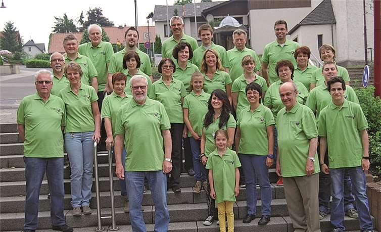 Alles im grünen Bereich: Zum 25-jährigen Jubiläum gab es für die Mitglieder der Laienspielgruppe St. Katharinen 1988 neue Polo-Shirts. privat