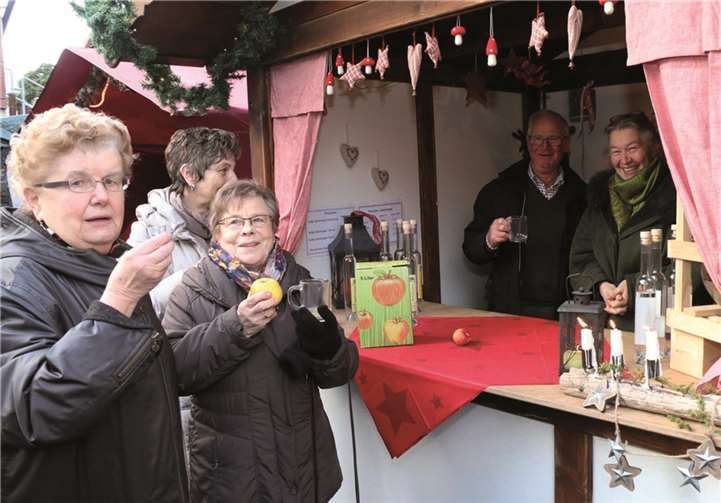 Alles rund um den Apfel konnte man am Stand des Streuobstwiesen Vereins kosten und erwerben.