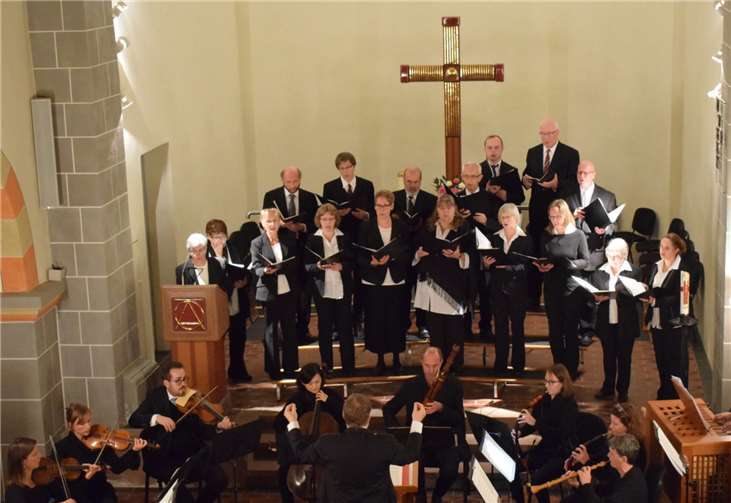 „Alles was Odem hat, lobe den Herrn“ war das Konzert mit der Evangelischen Kantorei Bad Ems und der Cappella Confluentia aus Koblenz überschrieben, die das sehr facettenreich und brillant umsetzten.Dekanat Nassauer Land