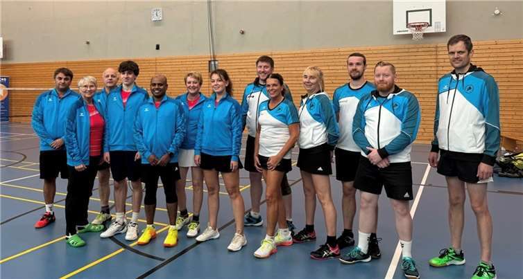 Allez les bleus! Den SV Unkel (links) und den BCK Heimbach-Weis verbindet eine jahrzehntelange treue Sport-Freundschaft.  Foto: privat