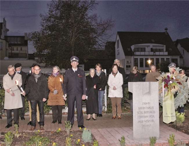 Alljährlich versammeln sich die Bürger Meckenheims am 9. November am Synagogenplatz. STEIN