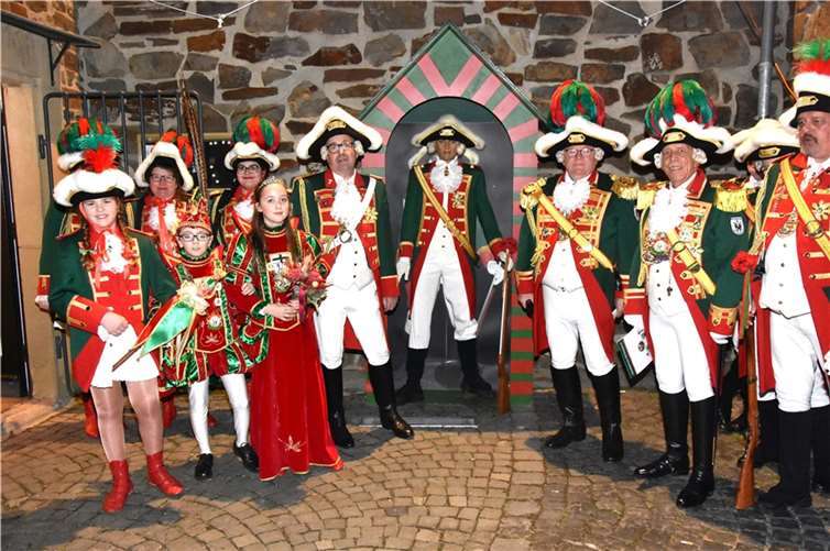 Alljährlich wird zu Beginn der heißen Phase des Karnevals das Wachhäuschen mit einer in der Traditionsuniform ausgestatteten Schaufensterpuppe aufgestellt.  Foto: Eich