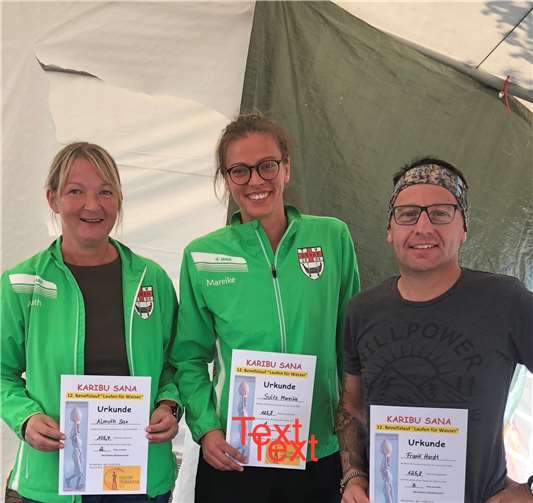 Almuth Sax, Mareike Sültz und Frank Hardt mit ihren verdienten Siegerurkunden beim 24 Std Spendenmarathon. Privat