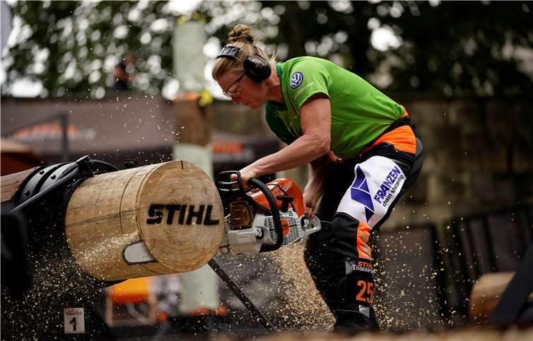 Alrun Uebing an der Stock Saw.